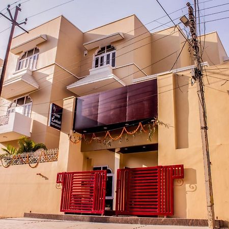 Hotel Lav Kush International Varanasi Exterior foto