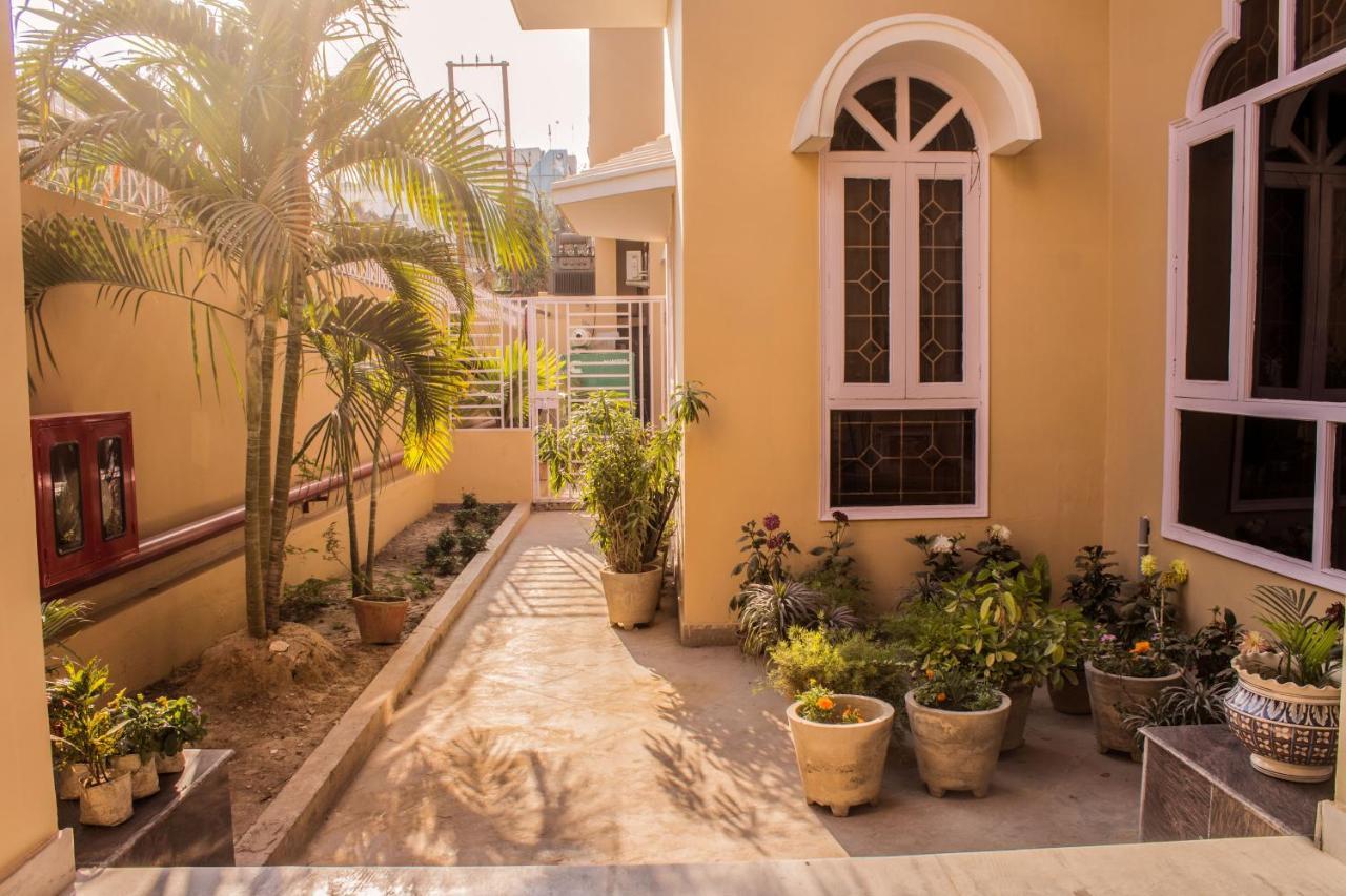 Hotel Lav Kush International Varanasi Exterior foto
