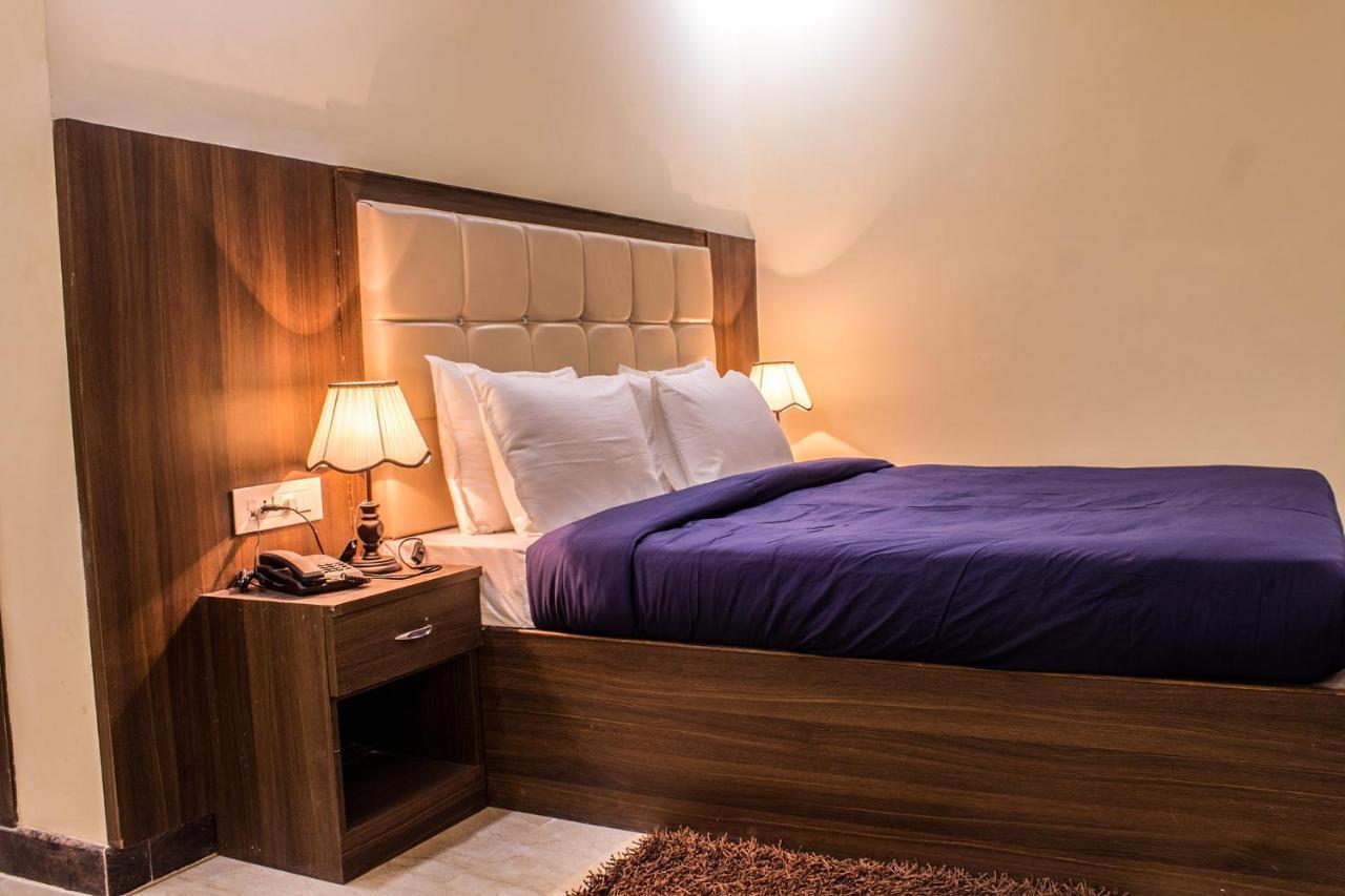 Hotel Lav Kush International Varanasi Exterior foto