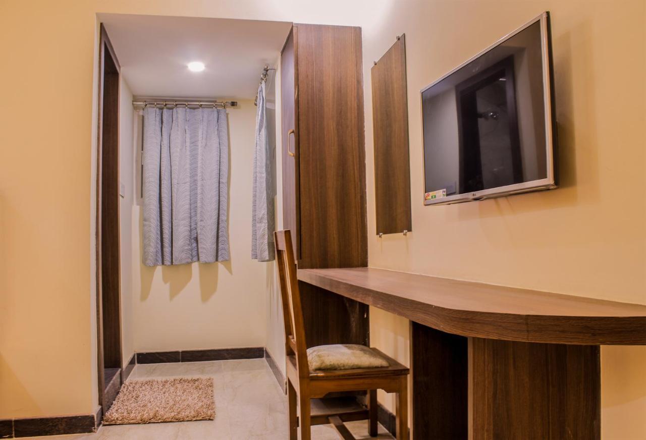 Hotel Lav Kush International Varanasi Exterior foto