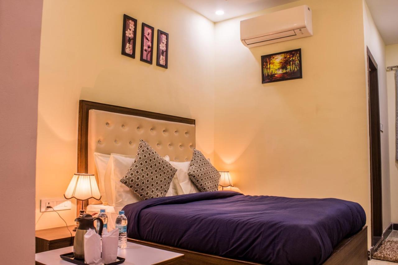 Hotel Lav Kush International Varanasi Exterior foto