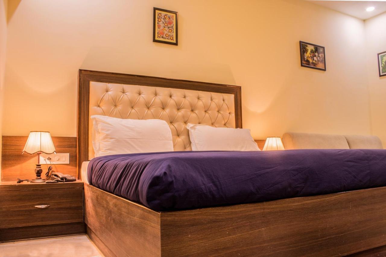 Hotel Lav Kush International Varanasi Exterior foto